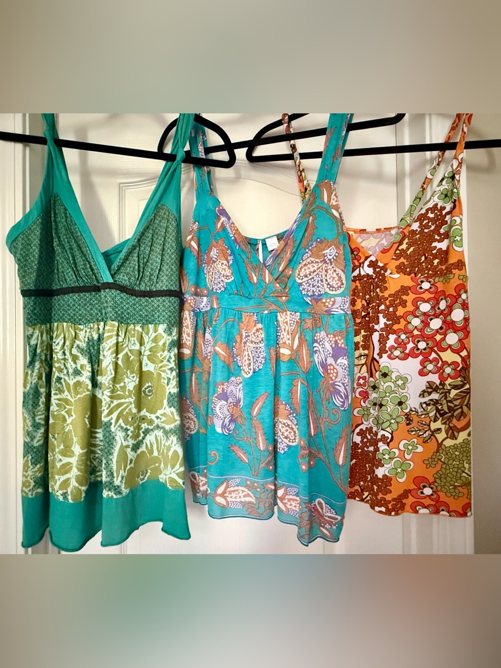 Bundle of 3 tank tops